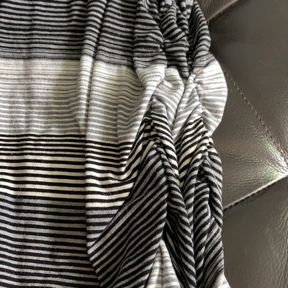 3/$20 Liz Lange Maternity long sleeve top - Picture 3 of 3